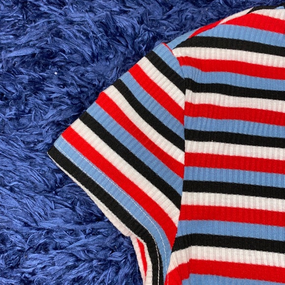 New sort sleeve, striped cropped top. Size small. - Picture 9 of 11